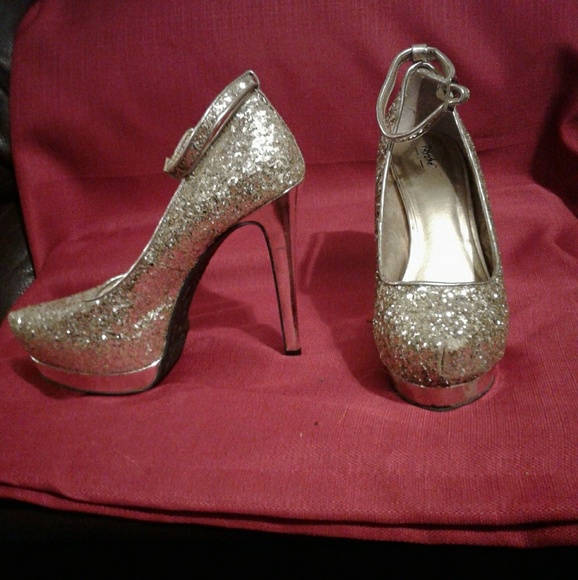 Heels - Picture 1 of 1